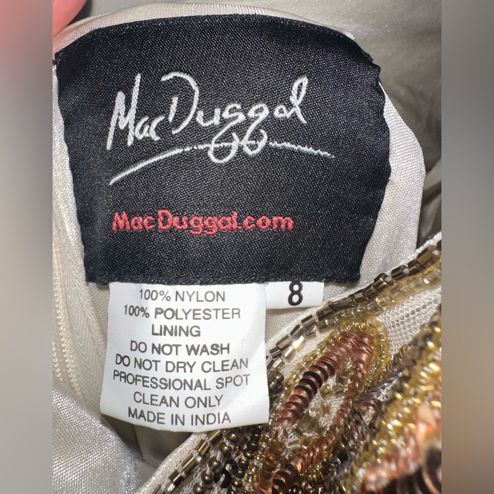 MAC DUGGAL
Gold Hand Beaded Leaf Embellished EvenPlunge Neck Evening Gown - Picture 13 of 13